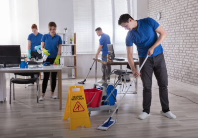 Office-Cleaning-Crew
