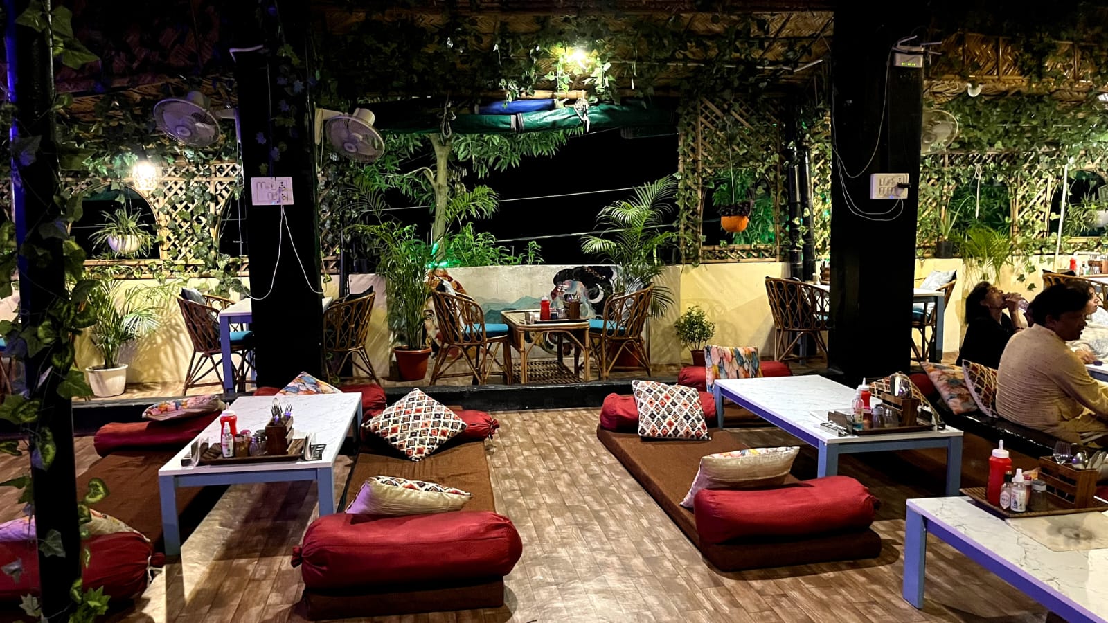 Best Cafe in Laxman Jhula, Rishikesh