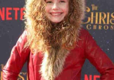 The-Christmas-Chronicles-2-Darby-Camp-Red-Hooded-Coat