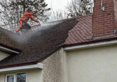 imgi_195_man_cleanng_roof_pressure_washer